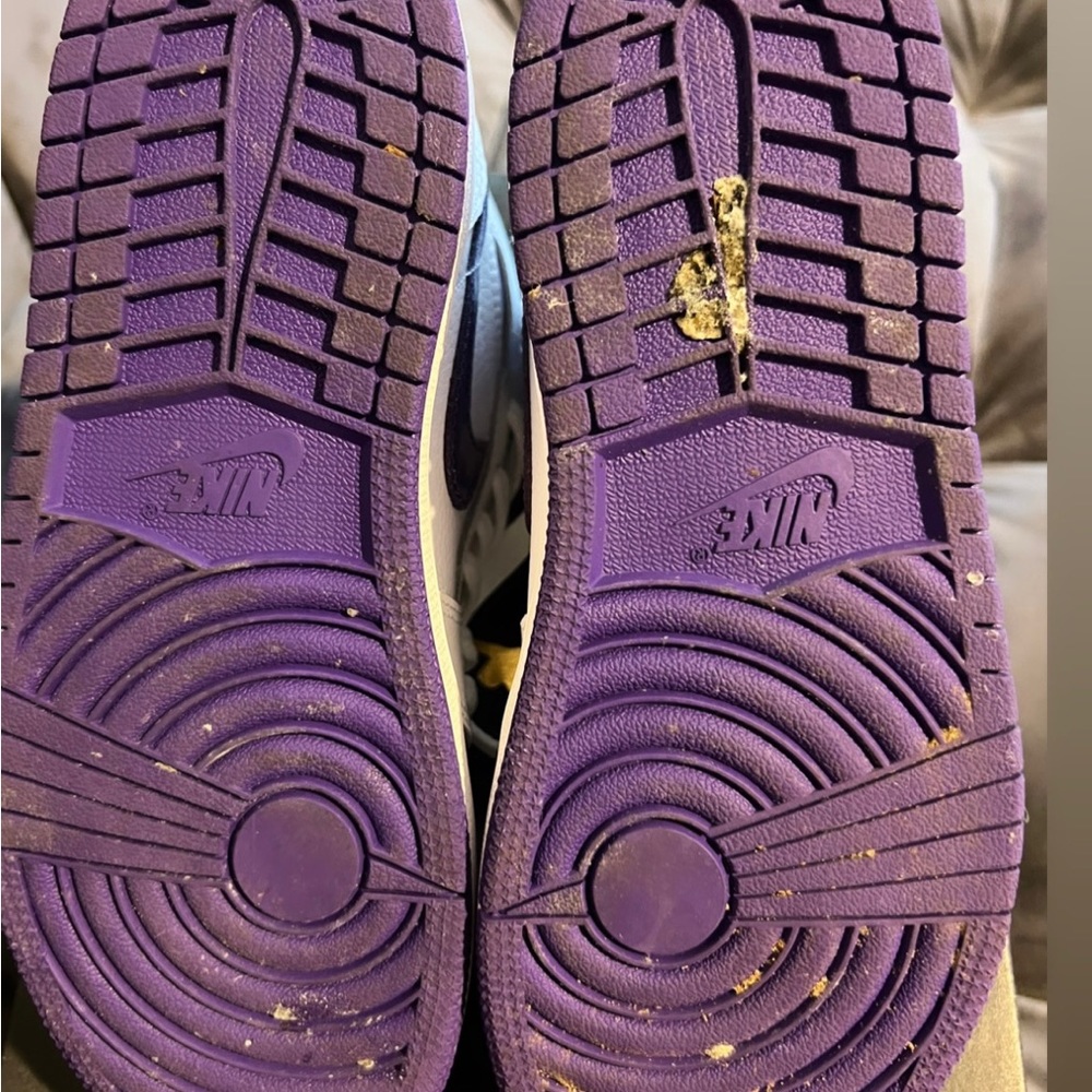 Size 3 Comes With Box Worn Once